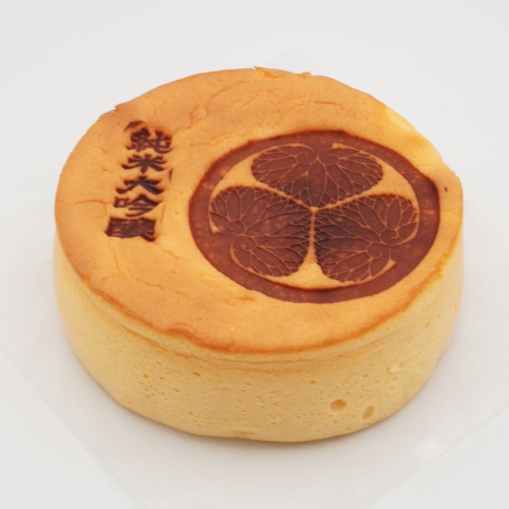 老舗洋菓子店の「大吟醸チーズスフレ”葵”」販売開始します!